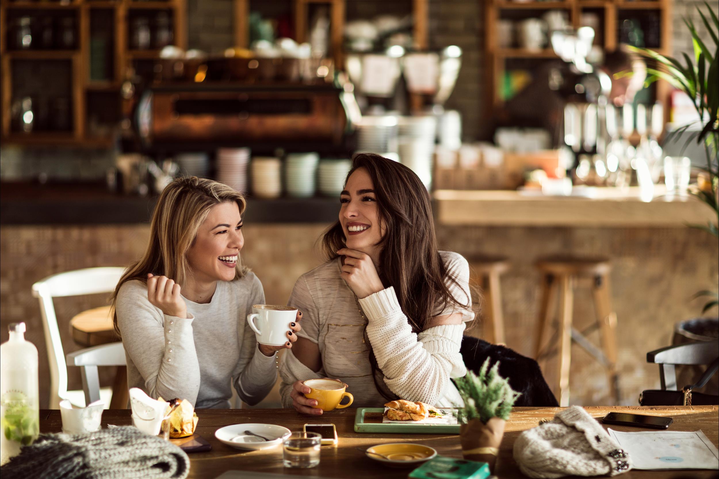 2 women having coffee